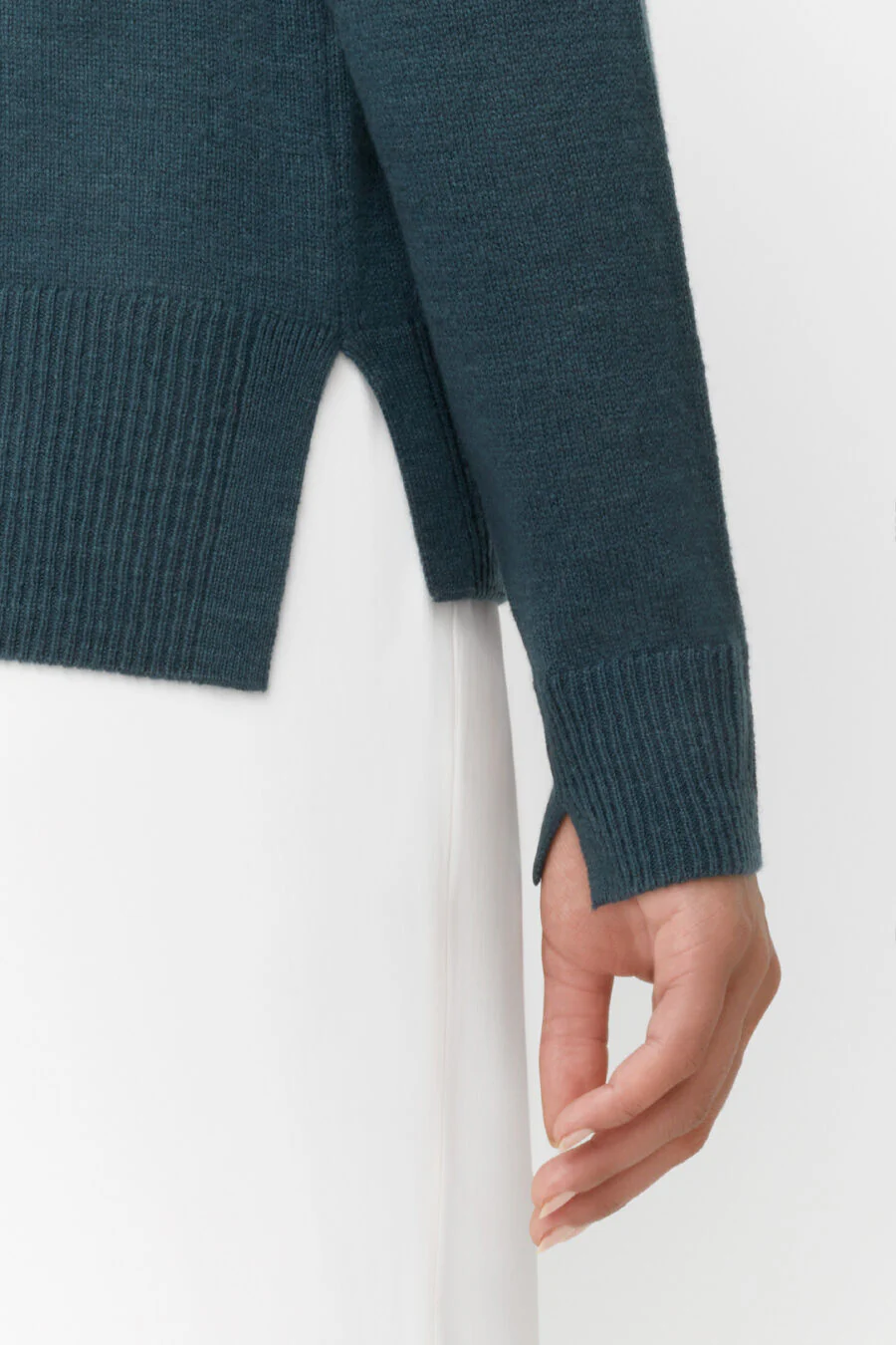 Single-Origin Cashmere Scoop Neck Sweater - Image 23