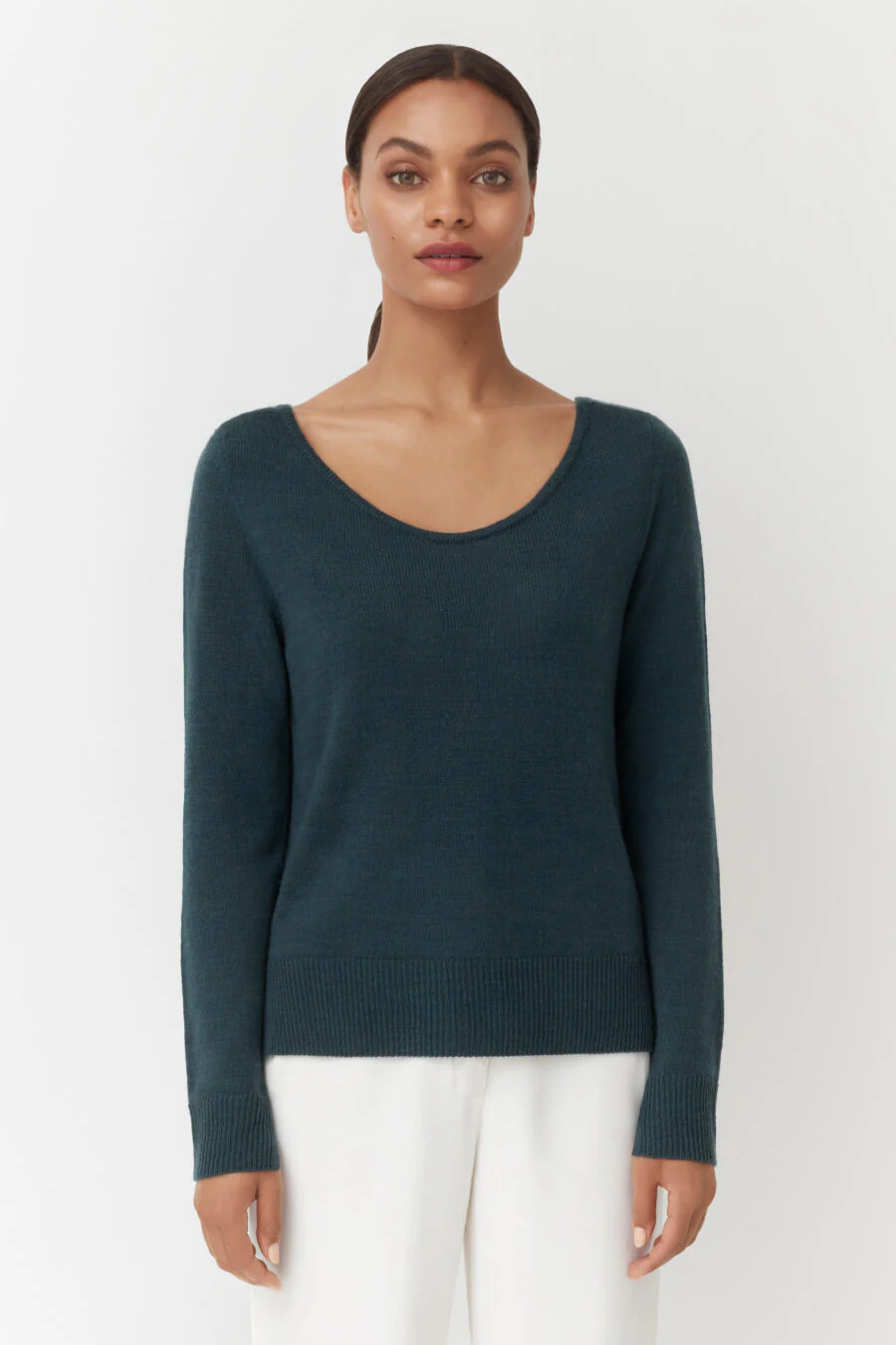 Single-Origin Cashmere Scoop Neck Sweater - Image 25