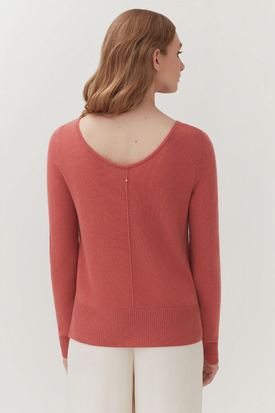 Single-Origin Cashmere Scoop Neck Sweater - Image 27