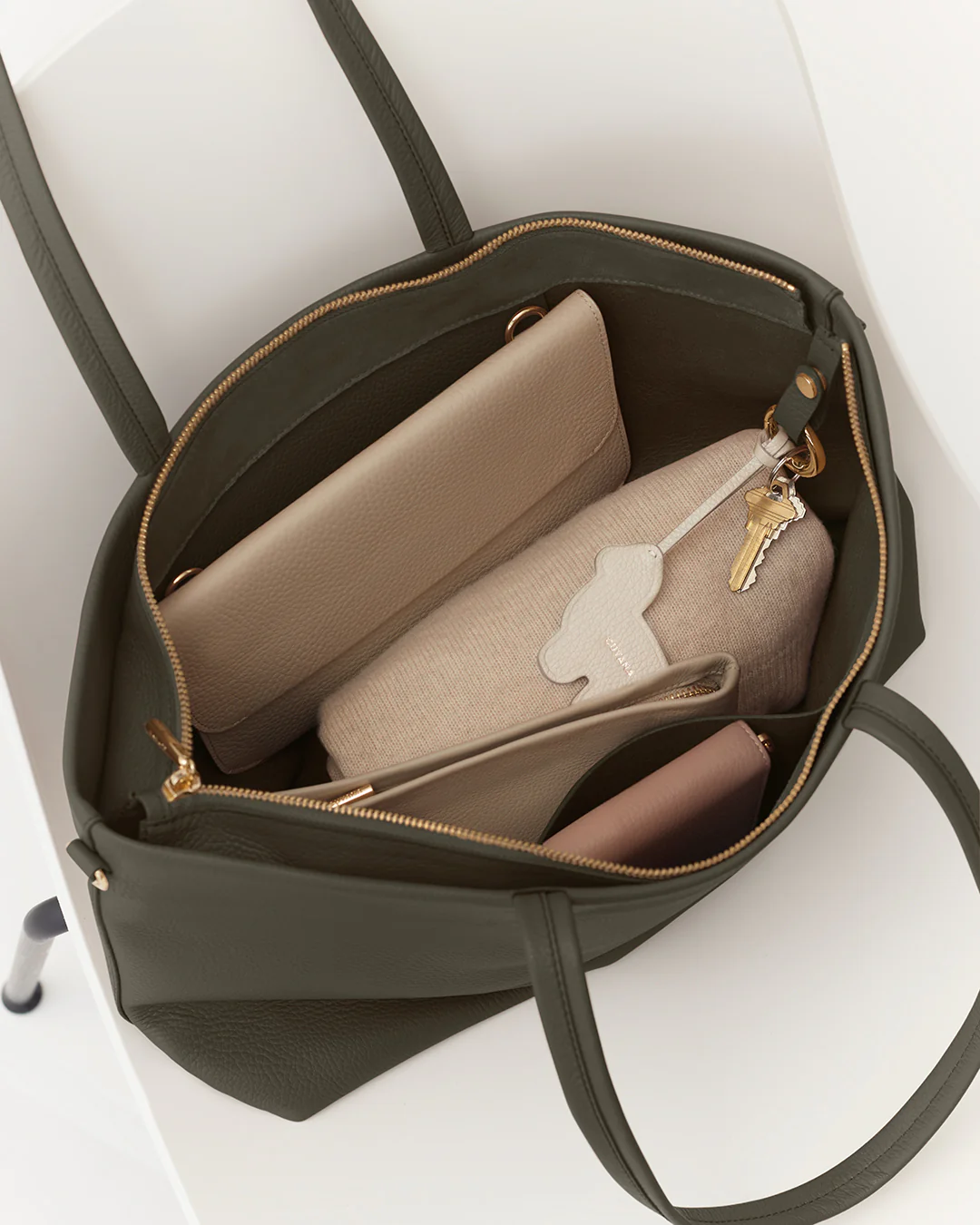 Small Easy Zipper Tote - Image 103