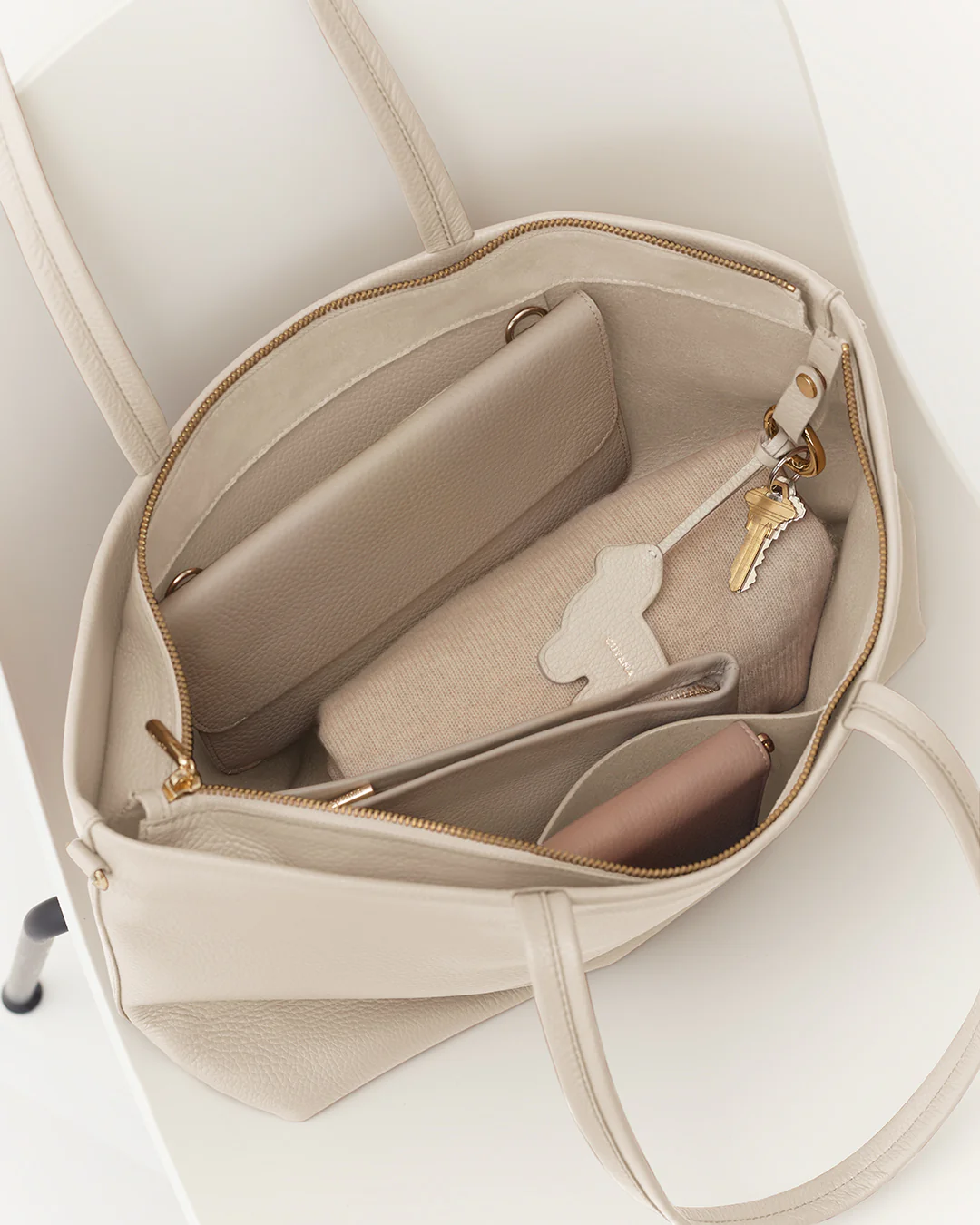 Small Easy Zipper Tote - Image 105