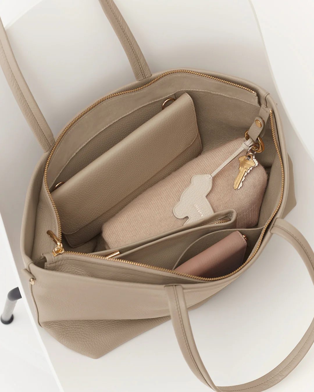 Small Easy Zipper Tote - Image 106