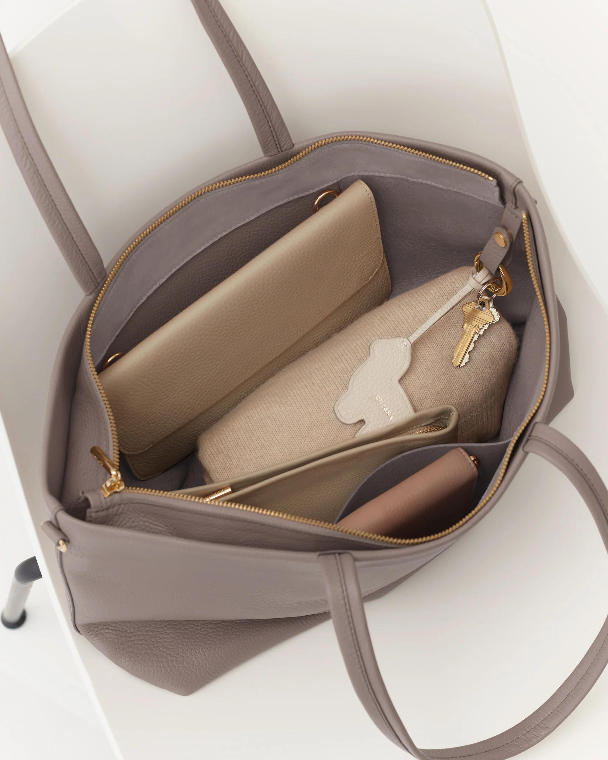 Small Easy Zipper Tote - Image 180