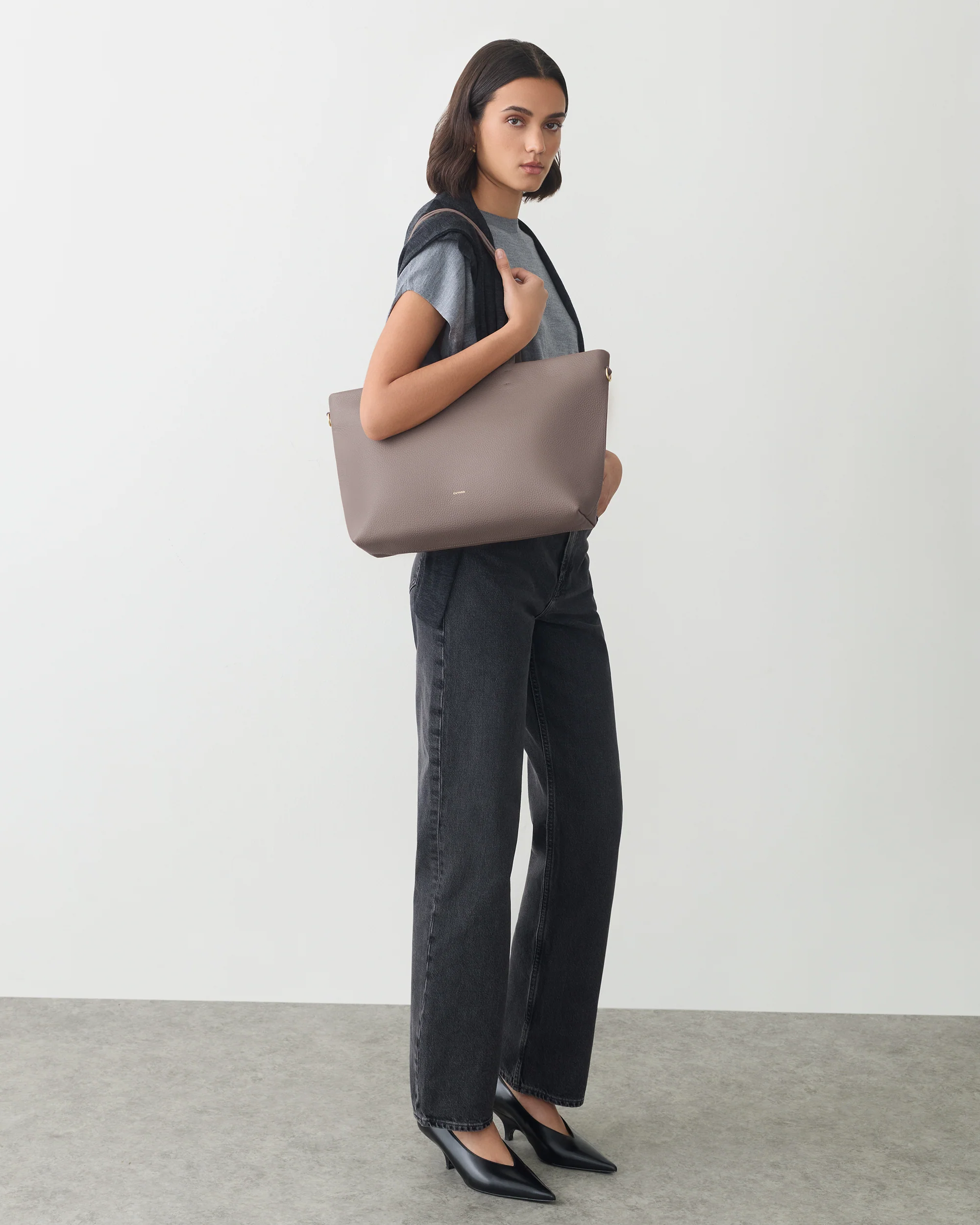 Small Easy Zipper Tote - Image 182