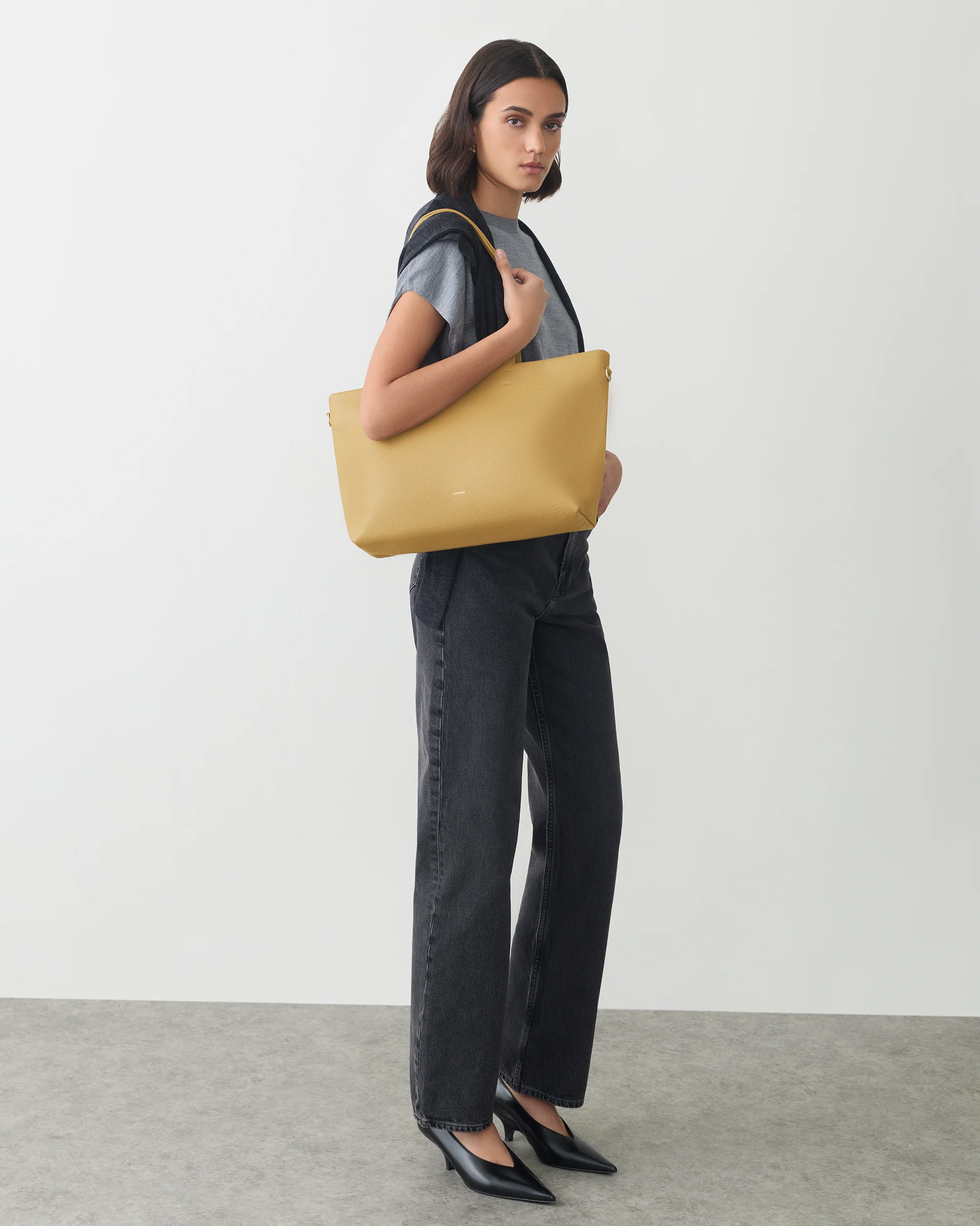 Small Easy Zipper Tote - Image 186