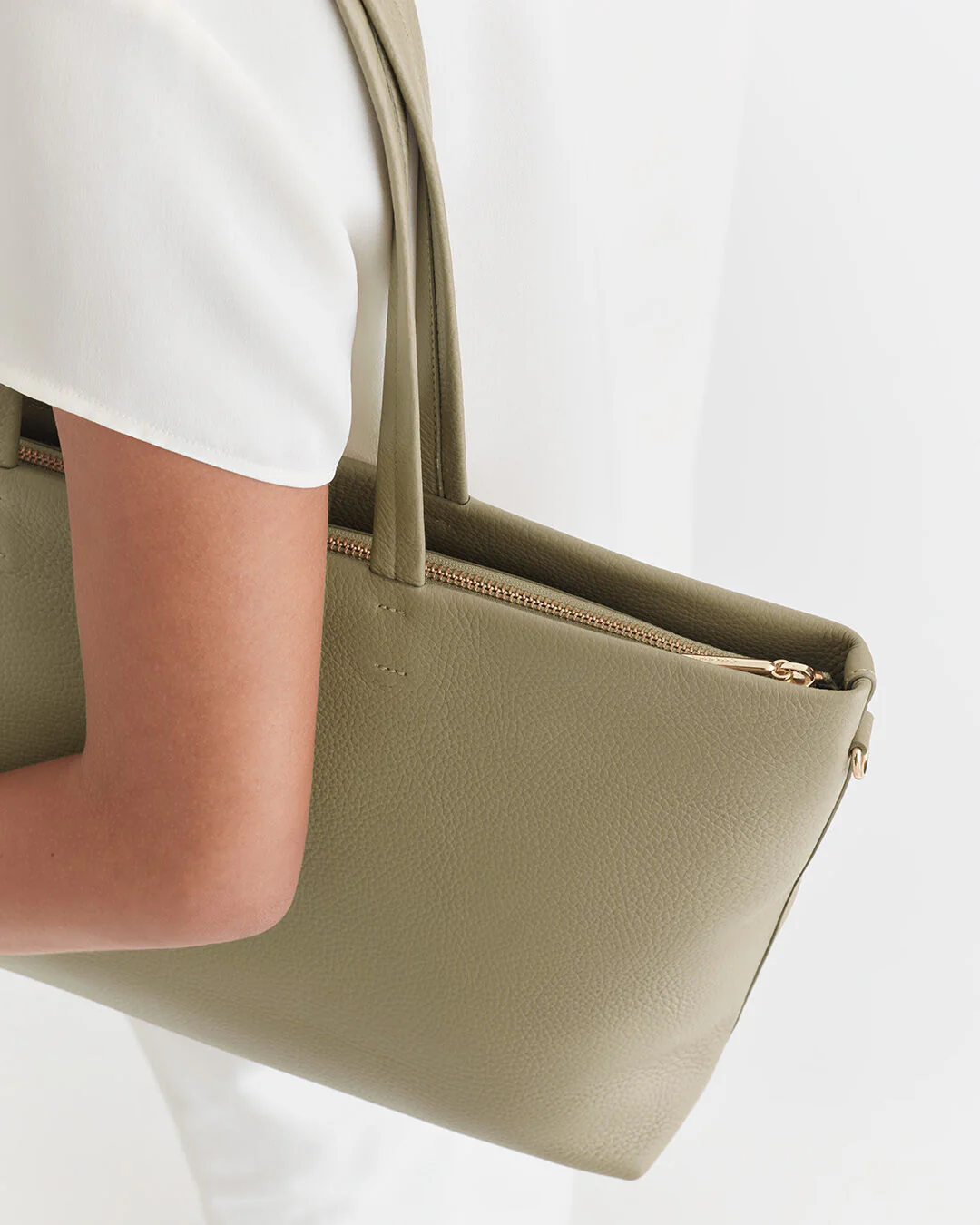 Small Easy Zipper Tote - Image 43