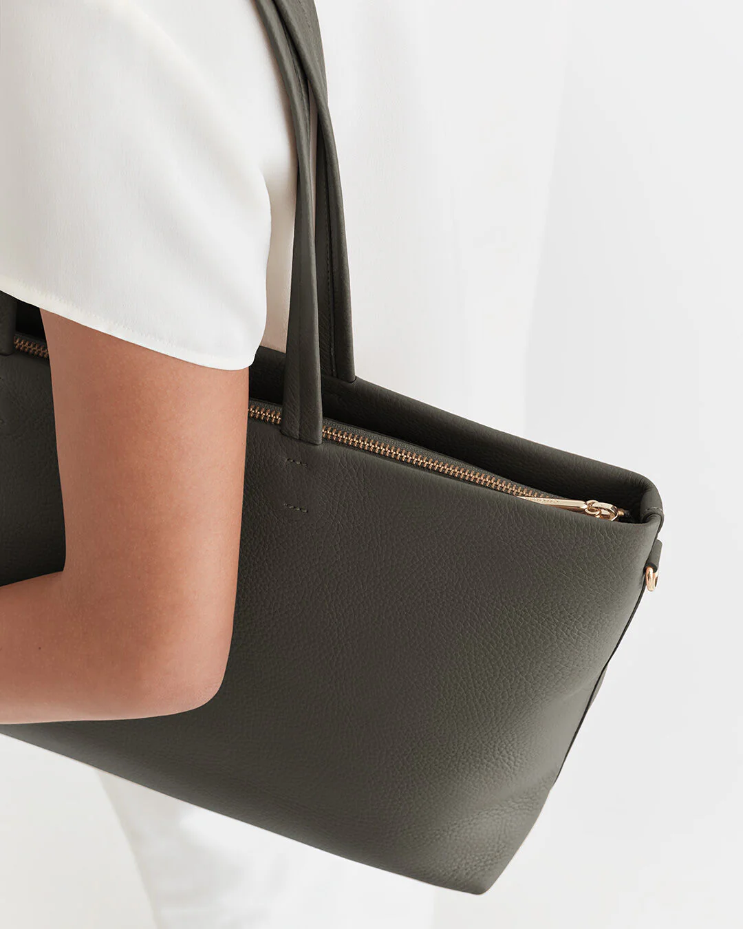 Small Easy Zipper Tote - Image 51