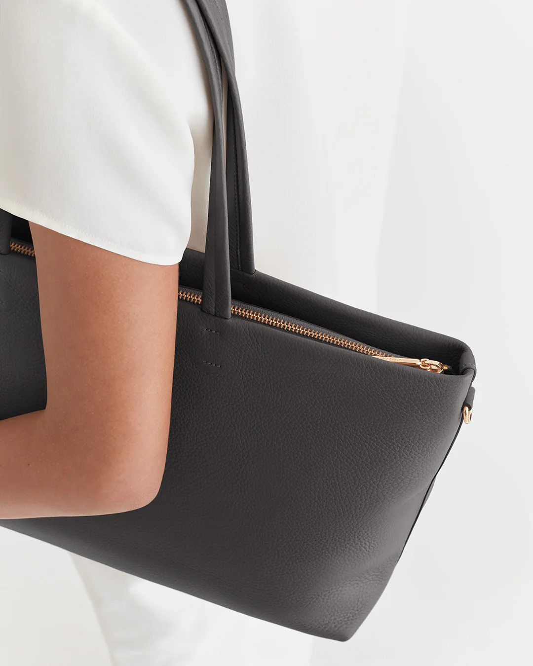 Small Easy Zipper Tote - Image 92